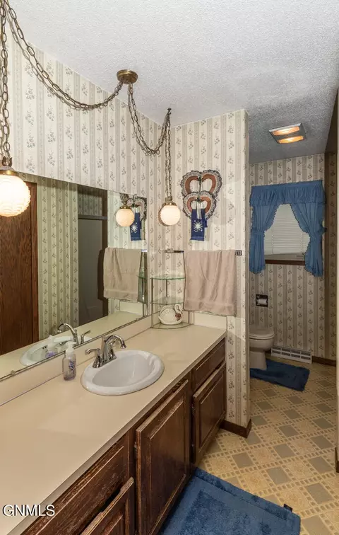 807 4th Ave NE, Mandan, ND 58554 photo 14