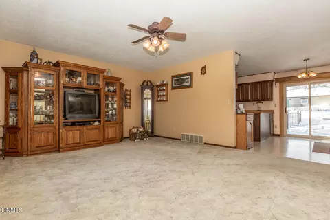 807 4th Ave NE, Mandan, ND 58554 photo 10