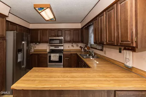 807 4th Ave NE, Mandan, ND 58554 photo 8
