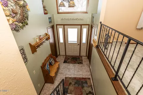807 4th Ave NE, Mandan, ND 58554 photo 3