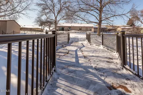 807 4th Ave NE, Mandan, ND 58554 photo 27