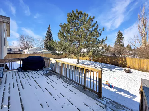 705 25th St E, Williston, ND 58801 photo 34