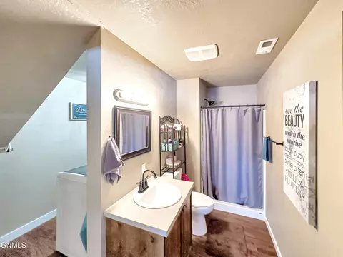 705 25th St E, Williston, ND 58801 photo 31