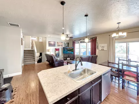 705 25th St E, Williston, ND 58801 photo 14