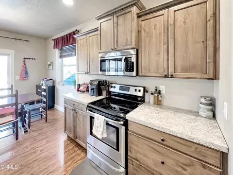 705 25th St E, Williston, ND 58801 photo 12