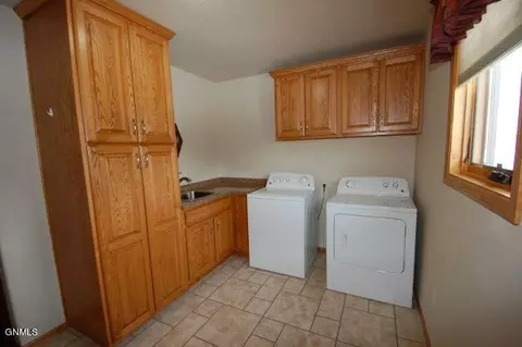 1506 4th St SW, Sidney, MT 59270 photo 4