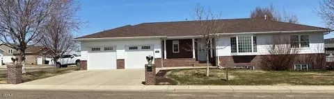 1872 2nd St W, Dickinson, ND 58601