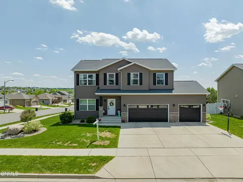 1421 Talon Rd, Bismarck, ND 58503