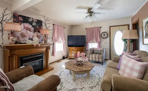 303 West St, Carson, ND 58529 photo 2