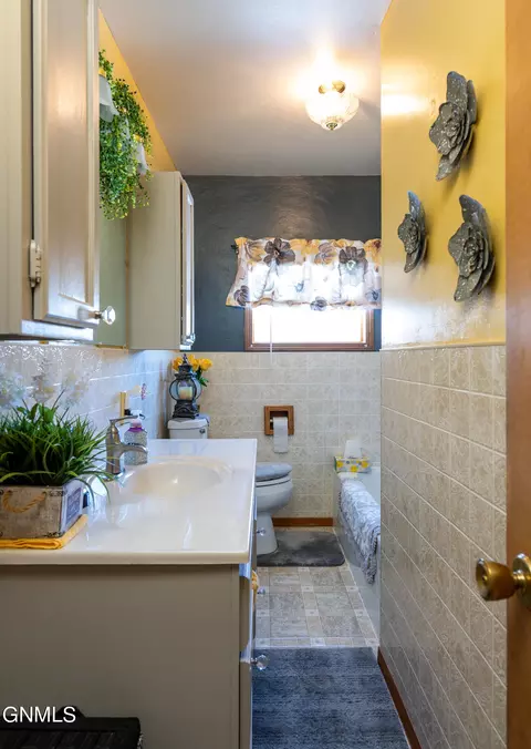 303 West St, Carson, ND 58529 photo 8