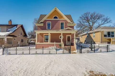 614 N 8th St, Bismarck, ND 58501