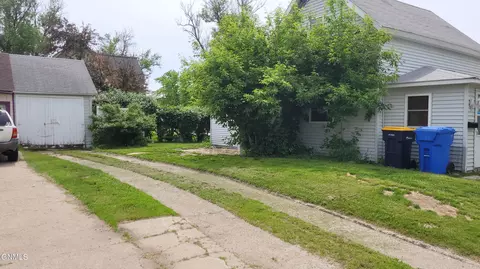 704 Juniper Ave, Oakes, ND 58474 photo 3