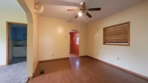 704 Juniper Ave, Oakes, ND 58474 photo 13