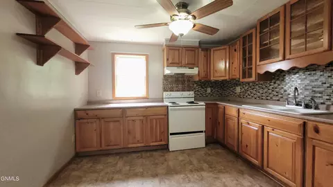 704 Juniper Ave, Oakes, ND 58474 photo 9