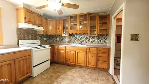 704 Juniper Ave, Oakes, ND 58474 photo 8