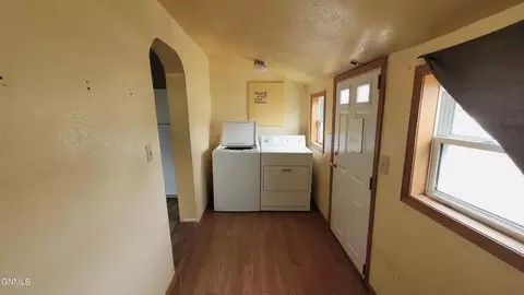 704 Juniper Ave, Oakes, ND 58474 photo 6