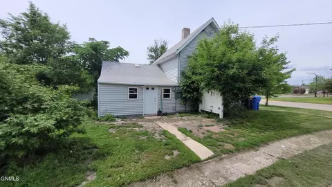 704 Juniper Ave, Oakes, ND 58474 photo 5