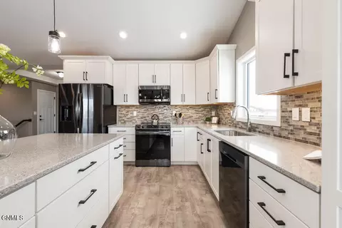 1705 Heart Ridge Loop, Mandan, ND 58554 photo 12