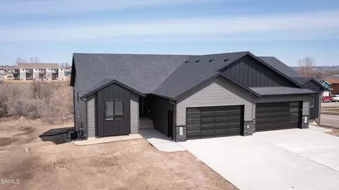 1705 Heart Ridge Loop, Mandan, ND 58554