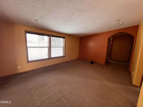 1445 50th St W, Williston, ND 58801 photo 21