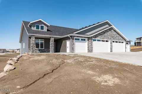 8027 Hawktree Dr, Bismarck, ND 58503 photo 1