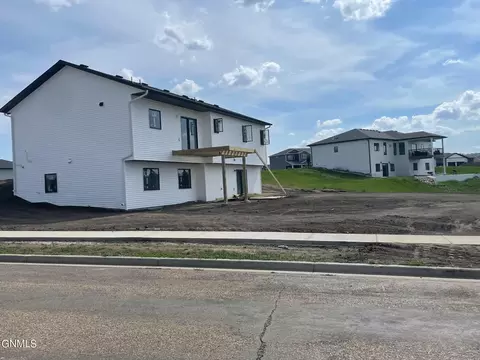 5305 Mica Dr, Bismarck, ND 58503 photo 11