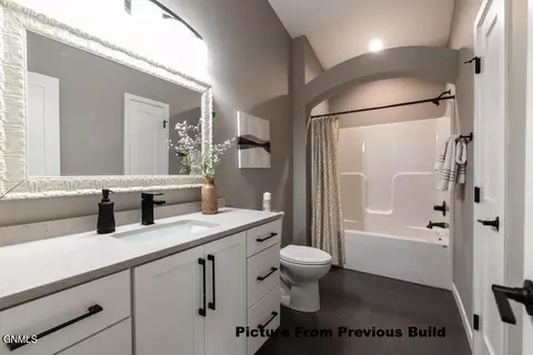 5305 Mica Dr, Bismarck, ND 58503 photo 9