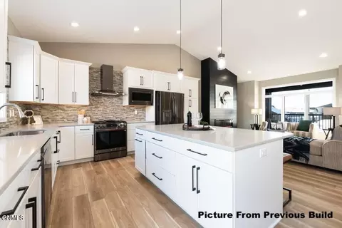 5305 Mica Dr, Bismarck, ND 58503 photo 4