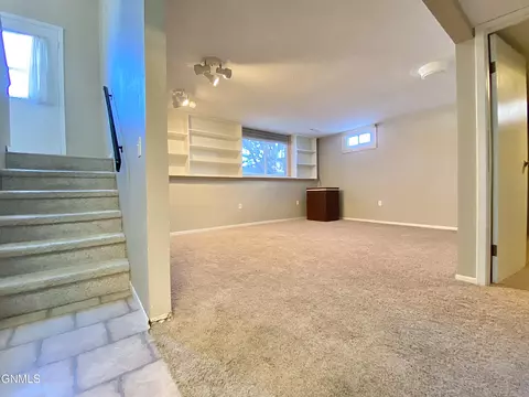 810 3rd Ave NE, Mandan, ND 58554 photo 15