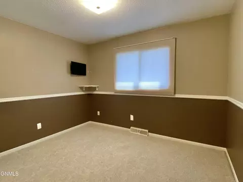 810 3rd Ave NE, Mandan, ND 58554 photo 12