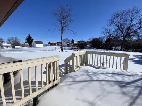 810 3rd Ave NE, Mandan, ND 58554 photo 26