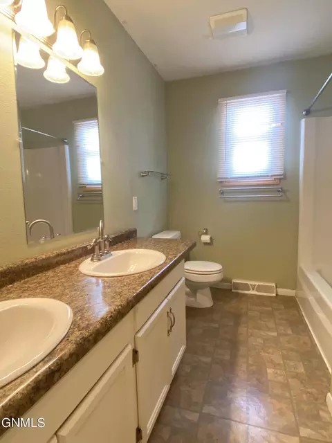 810 3rd Ave NE, Mandan, ND 58554 photo 10