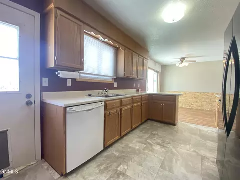 810 3rd Ave NE, Mandan, ND 58554 photo 7
