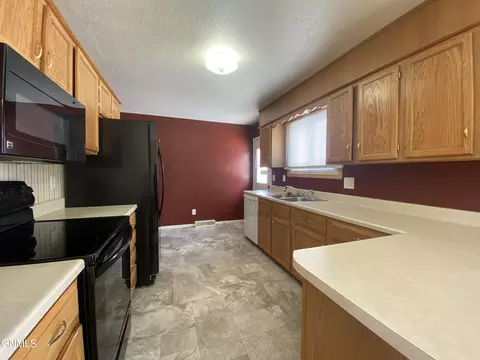 810 3rd Ave NE, Mandan, ND 58554 photo 6