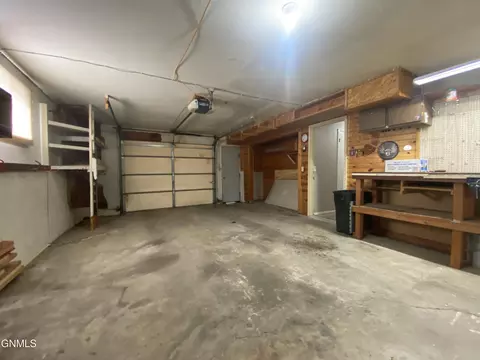 810 3rd Ave NE, Mandan, ND 58554 photo 25
