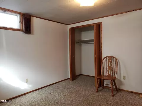 1060 4th Ave E, Dickinson, ND 58601 photo 22