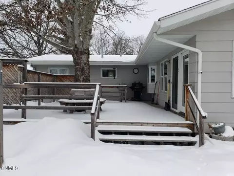 1060 4th Ave E, Dickinson, ND 58601 photo 38