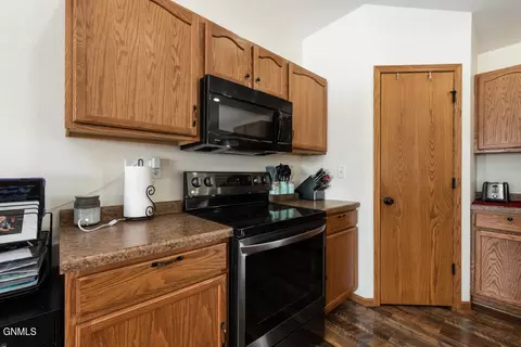 115 Clarke Rd, Lincoln, ND 58504 photo 10