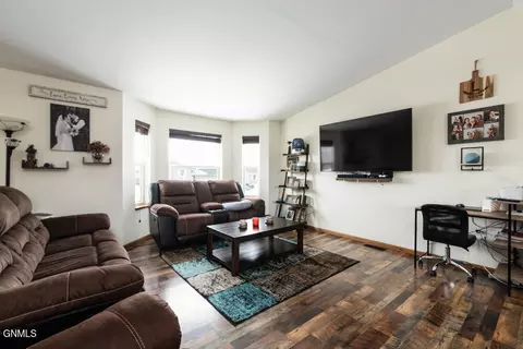 115 Clarke Rd, Lincoln, ND 58504 photo 7