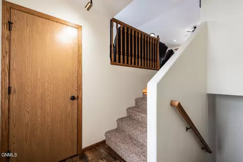 115 Clarke Rd, Lincoln, ND 58504 photo 5