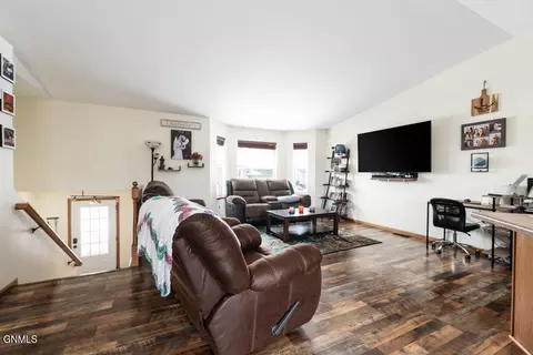 115 Clarke Rd, Lincoln, ND 58504 photo 6