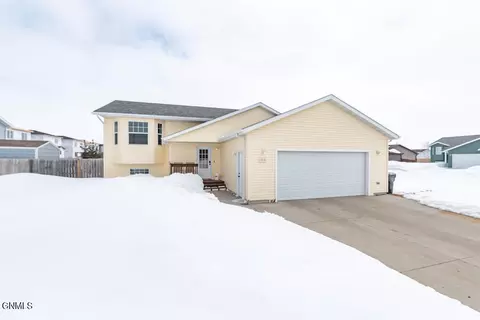 115 Clarke Rd, Lincoln, ND 58504 photo 2