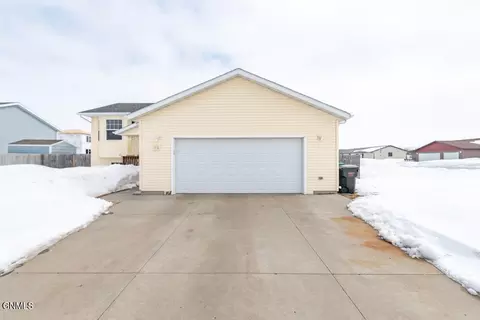 115 Clarke Rd, Lincoln, ND 58504 photo 3
