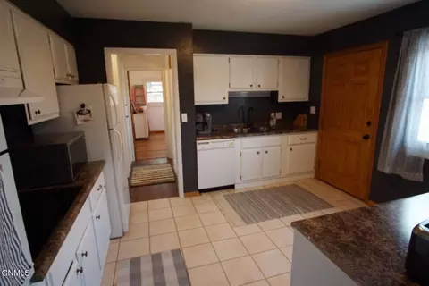 107 18th St E, Williston, ND 58801 photo 7
