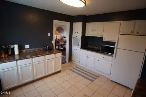 107 18th St E, Williston, ND 58801 photo 6