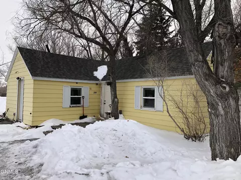 206 Shaw St, Medicine Lake, MT 59247