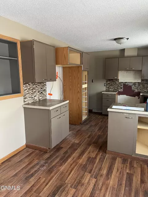 1719 Harmon Ave, Bismarck, ND 58501 photo 4