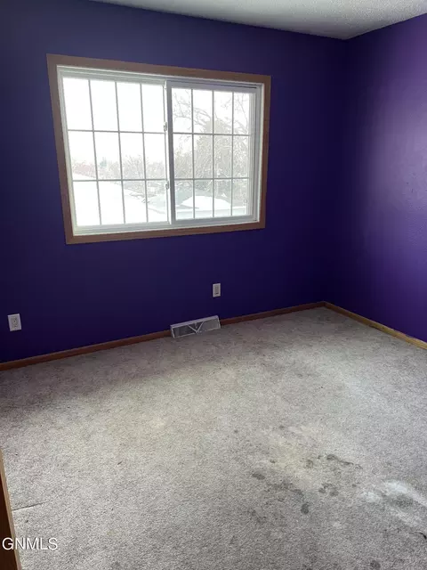 1719 Harmon Ave, Bismarck, ND 58501 photo 5