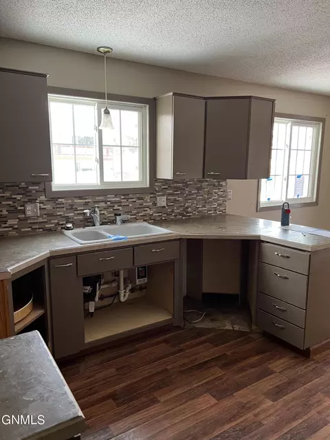 1719 Harmon Ave, Bismarck, ND 58501 photo 3
