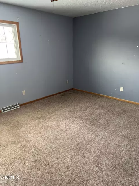 1719 Harmon Ave, Bismarck, ND 58501 photo 8